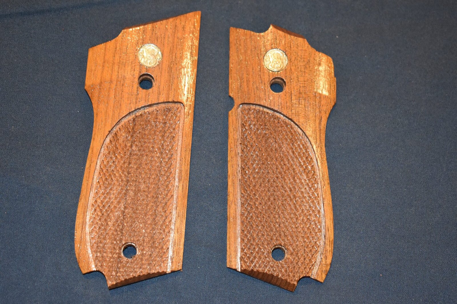 SMITH & WESSOM MODEL 39 / 52 FACTORY WOOD GRIPS 39W2
