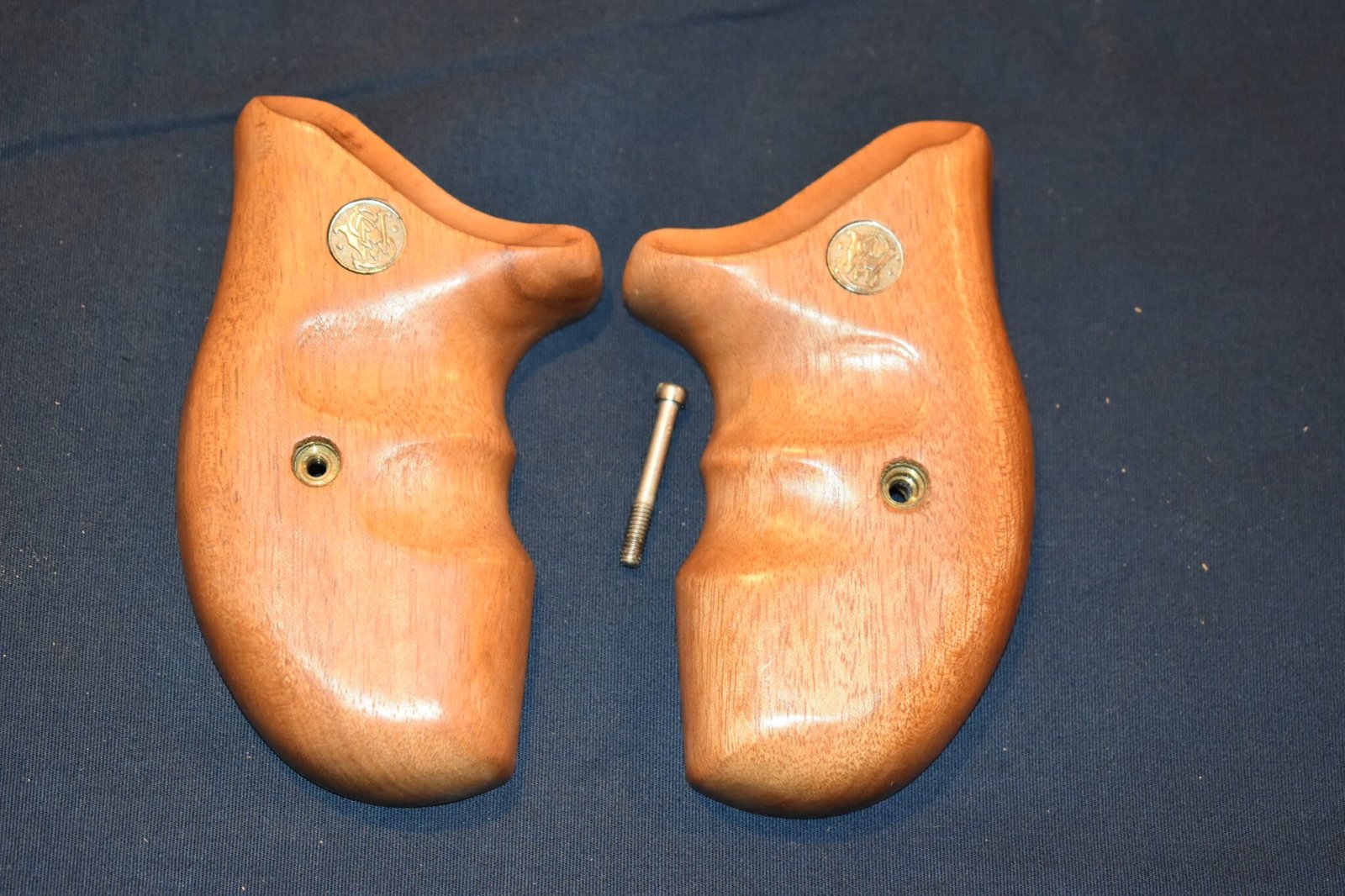 SMITH & WESSON J FRAME ROUND BUTT COMBAT GRIPS JC8