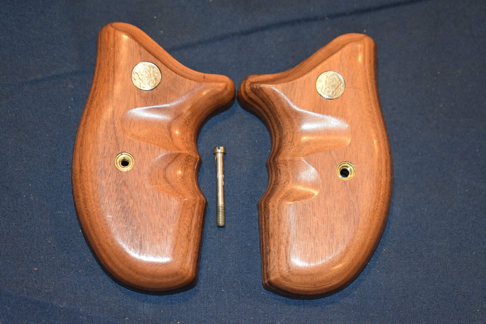 SMITH & WESSON J FRAME ROUND BUTT COMBAT GRIPS JC7