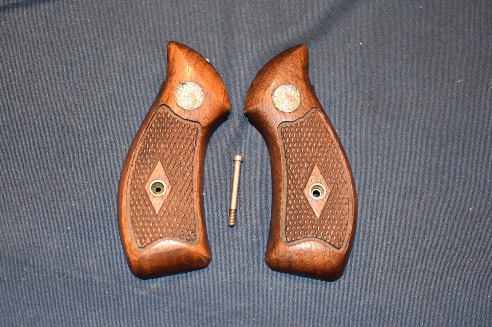 SMITH & WESSON J FRAME DIAMOND MAGNA GRIPS JDM3