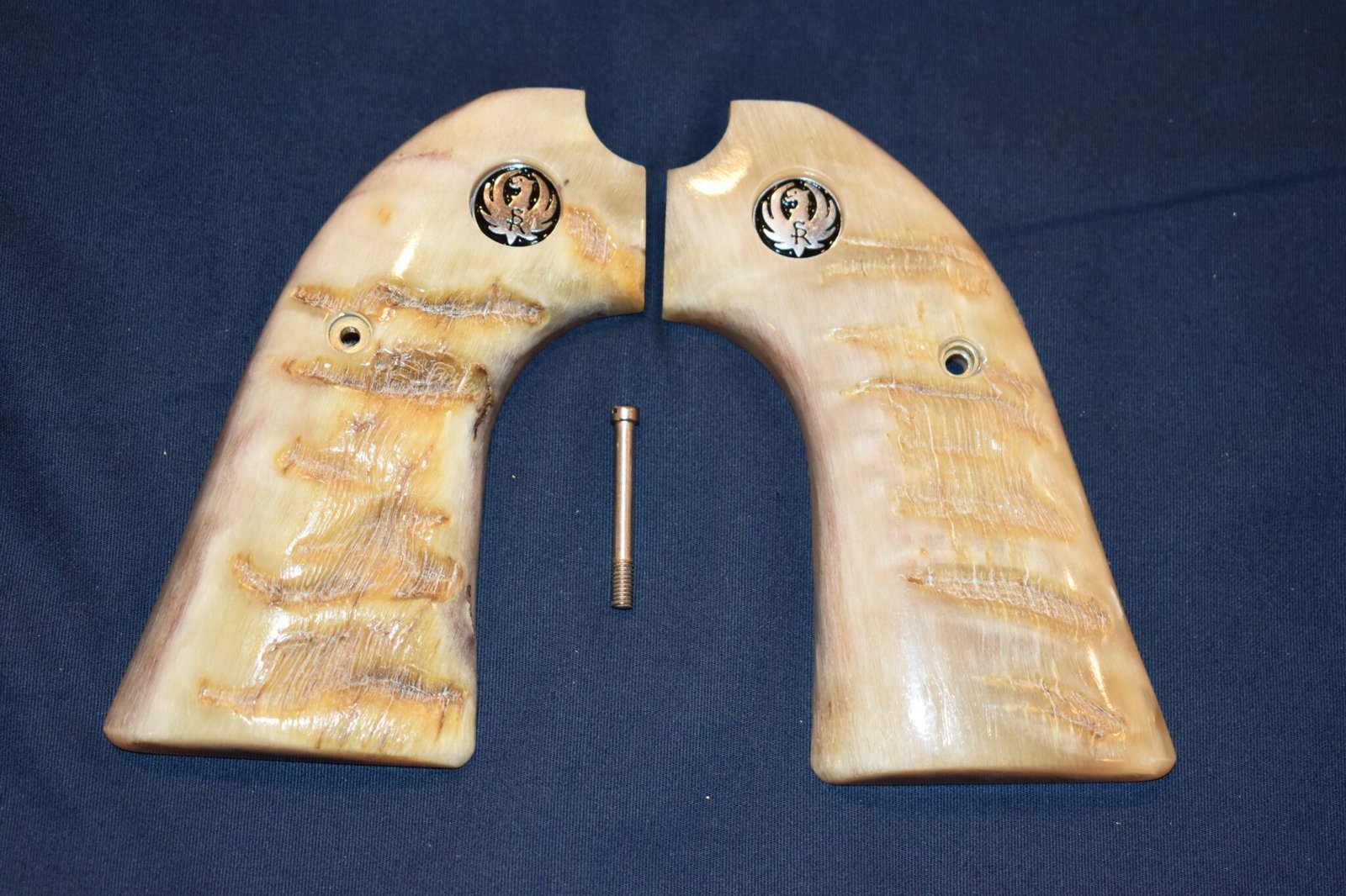 Ruger Bisley Rams Horn grips RBRH6