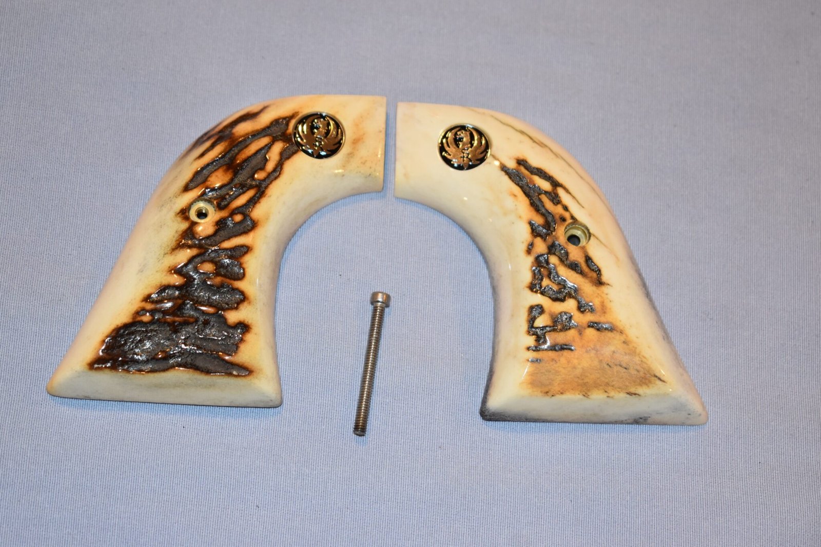 RUGER NEW MODEL BLACKHAWK OR OLD VAQUERO VINTAGE SAMBAR STAG GRIPS RBHS28