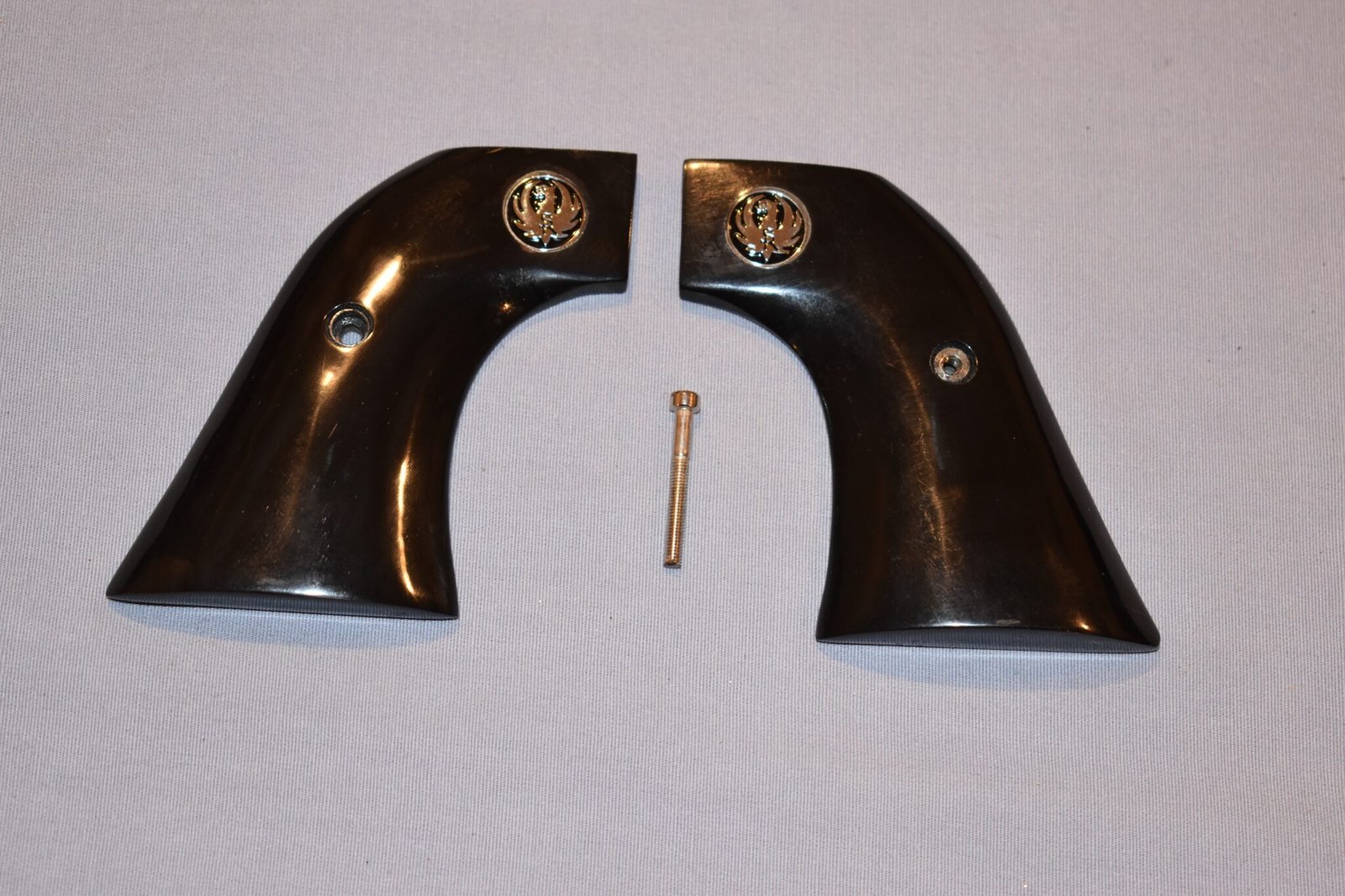 RUGER NEW MODEL BLACKHAWK OR OLD VAQUERO SMOOTH BUFFALO HORN GRIPS RBHBH16