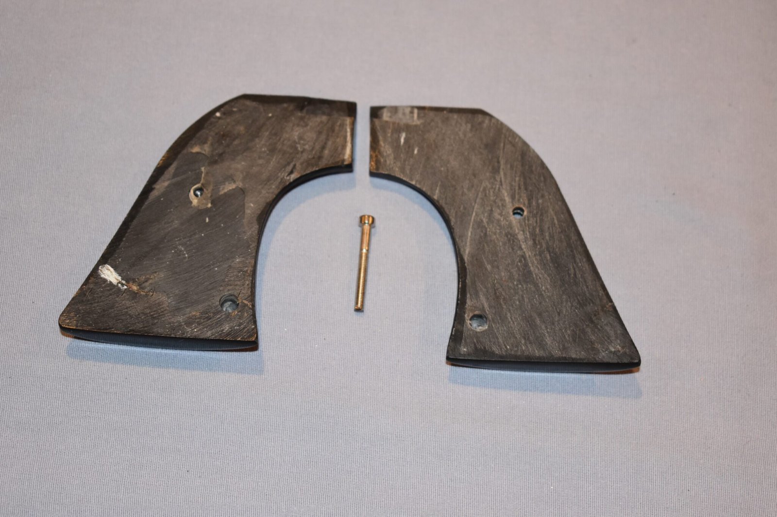 RUGER NEW MODEL BLACKHAWK OR OLD VAQUERO SMOOTH BUFFALO HORN GRIPS RBHBH16 - Image 3