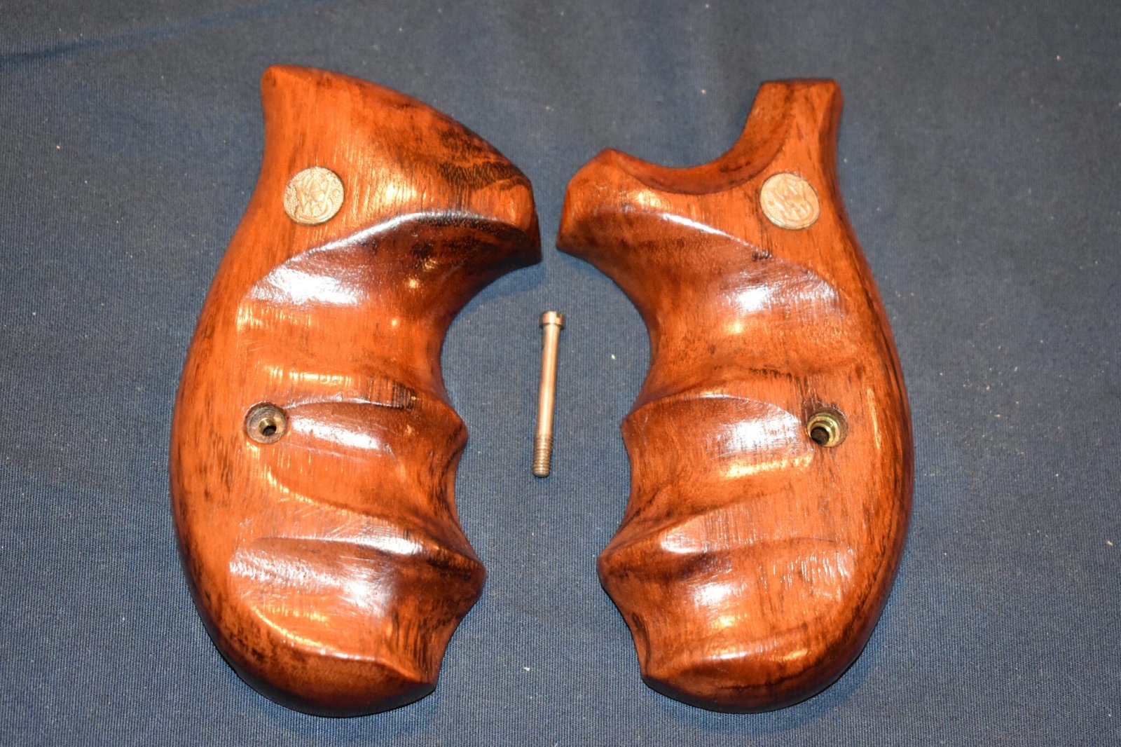 SMITH & WESSON K FRAME FACTORY ROUND BUTT COMBAT GRIPS KRBC2