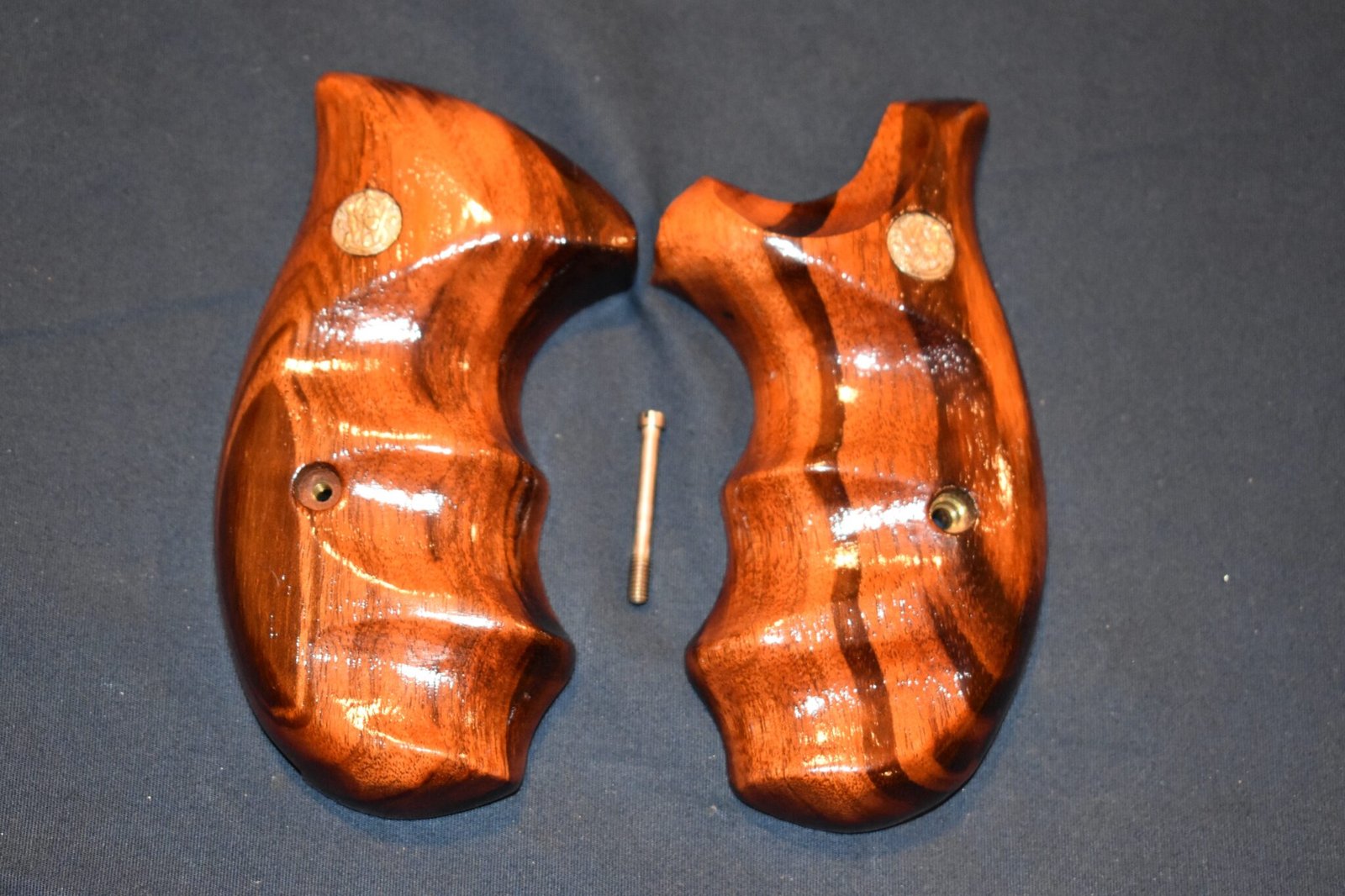 SMITH & WESSON K FRAME FACTORY ROUND BUTT COMBAT GRIPS KRBC3