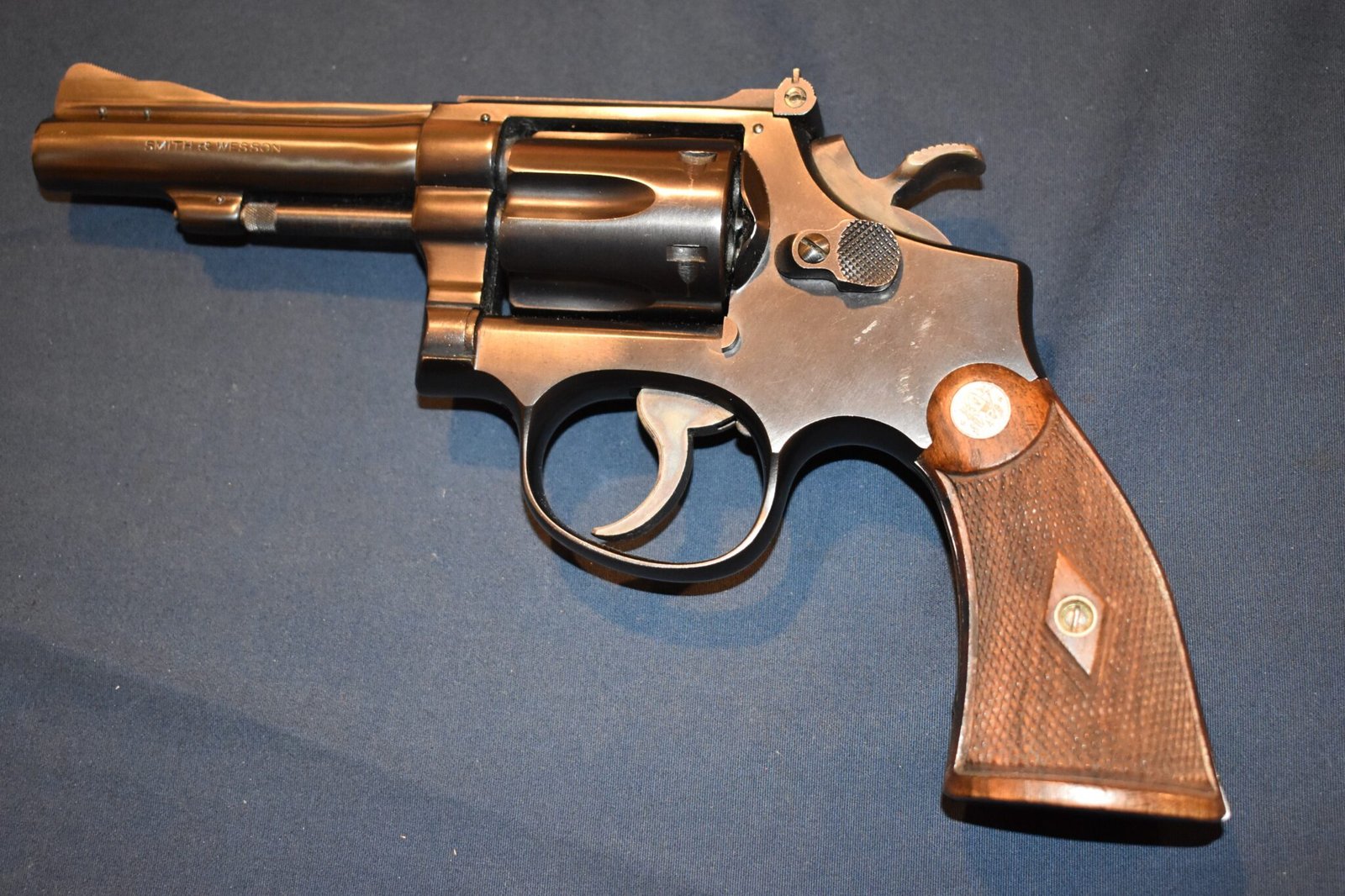 SMITH & WESSON K FRAME PRE-WAR SERVICE GRIPS WITH SMALL SILVER MEDALLIONS KPWS2 - Image 4