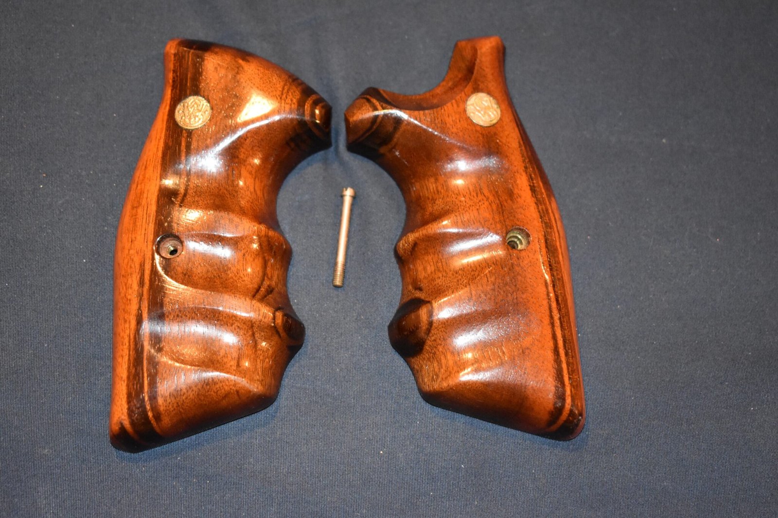 SMITH & WESSON K FRAME SQUARE BUTT FACTORY COMBAT GRIPS KSQC6