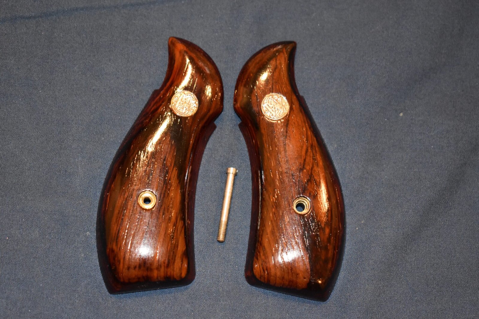 SMITH & WESSON K FRAME ROSEWOOD PRESENTATION MAGNA GRIPS KRBPM1