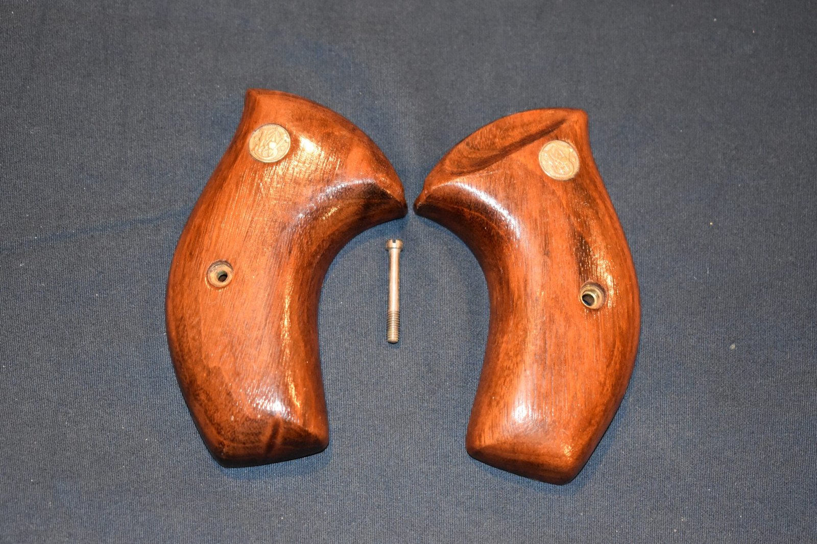 SMITH & WESSON J FRAME ROUND BUTT TARGET GRIP JRBT4