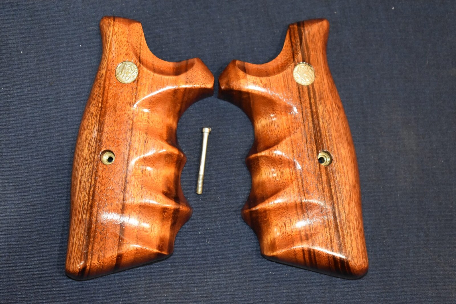 SMITH & WESSON N FRAME SQUARE BUTT COMBAT GRIPS SWNSQC8