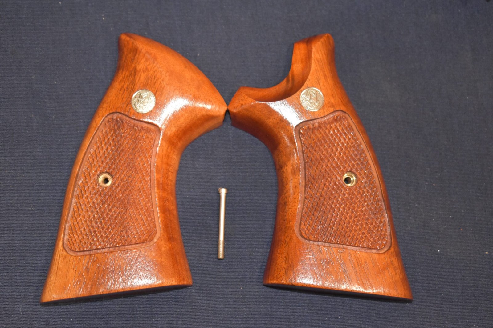 SMITH & WESSON FACTORY N FRAME TARGET GRIPS NT58