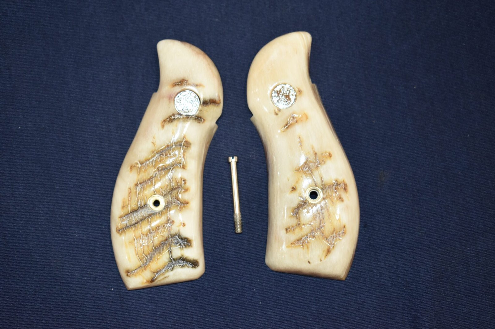 SMITH & WESSON N FRAME ROUND BUTT RAMS HORN GRIPS NRH12