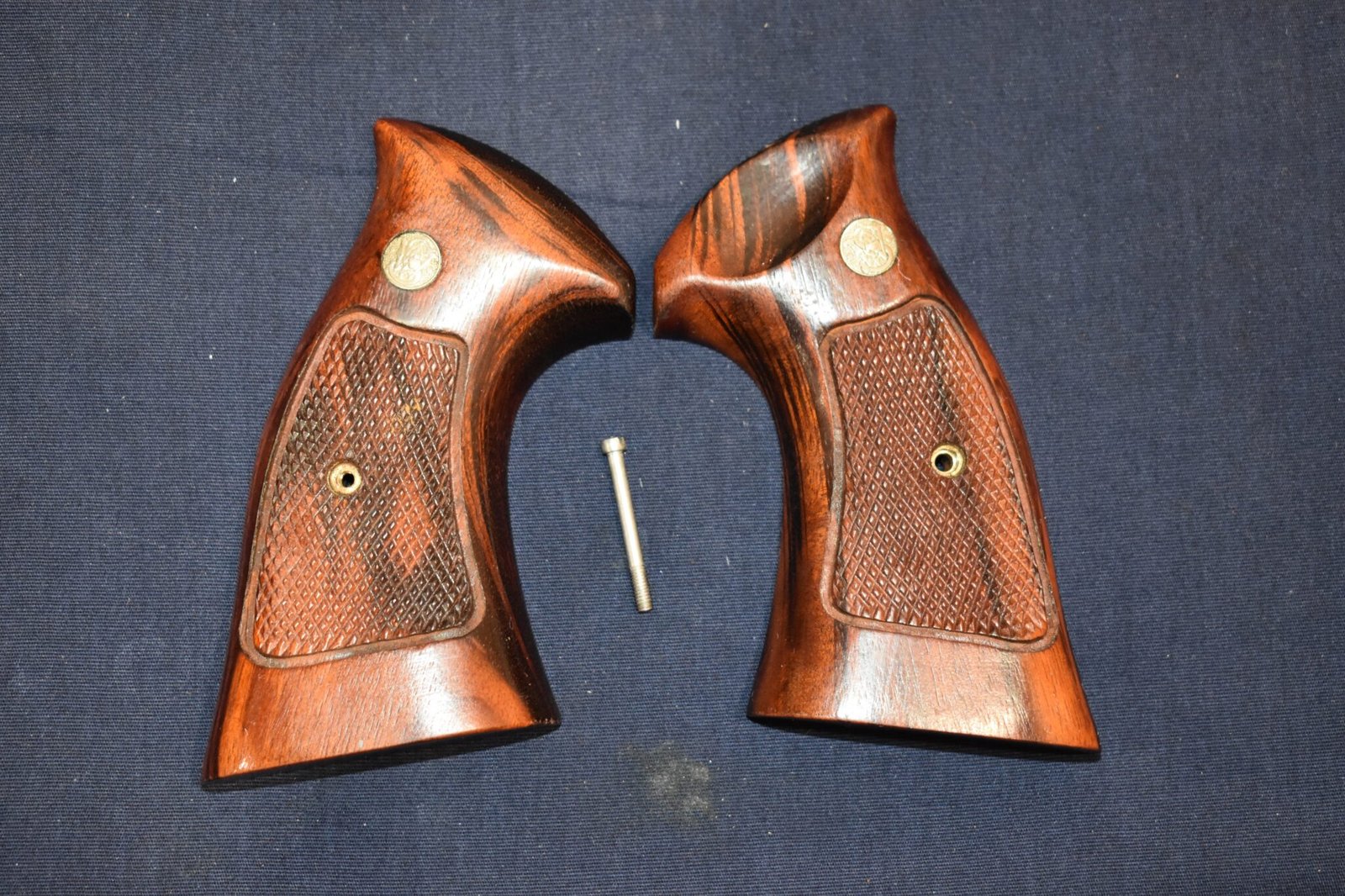 SMITH & WESSON FACTORY K FRAME TARGET GRIPS KT10