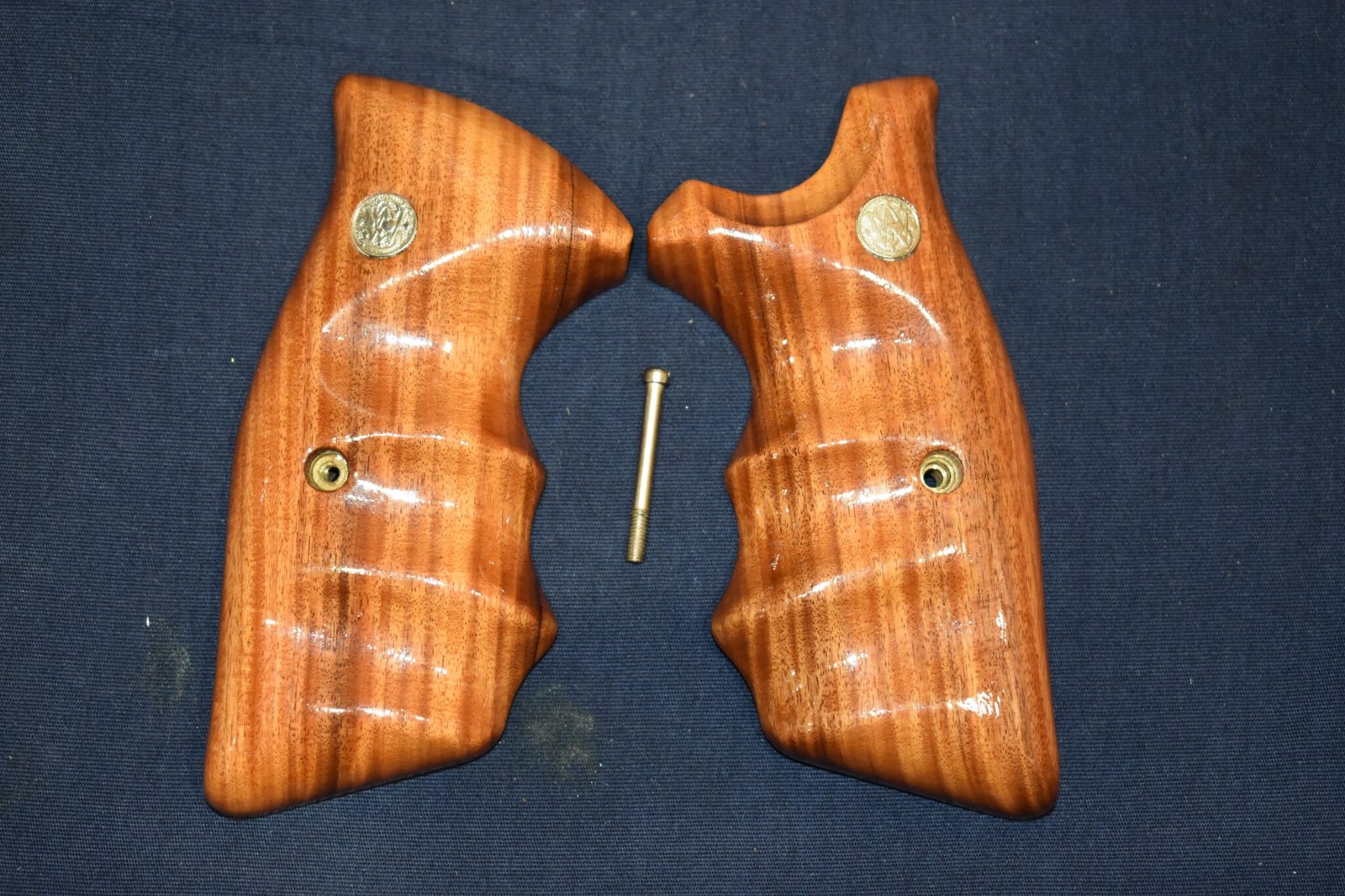 SMITH & WESSON K FRAME SQUARE BUTT FACTORY COMBAT GRIPS KSQC8