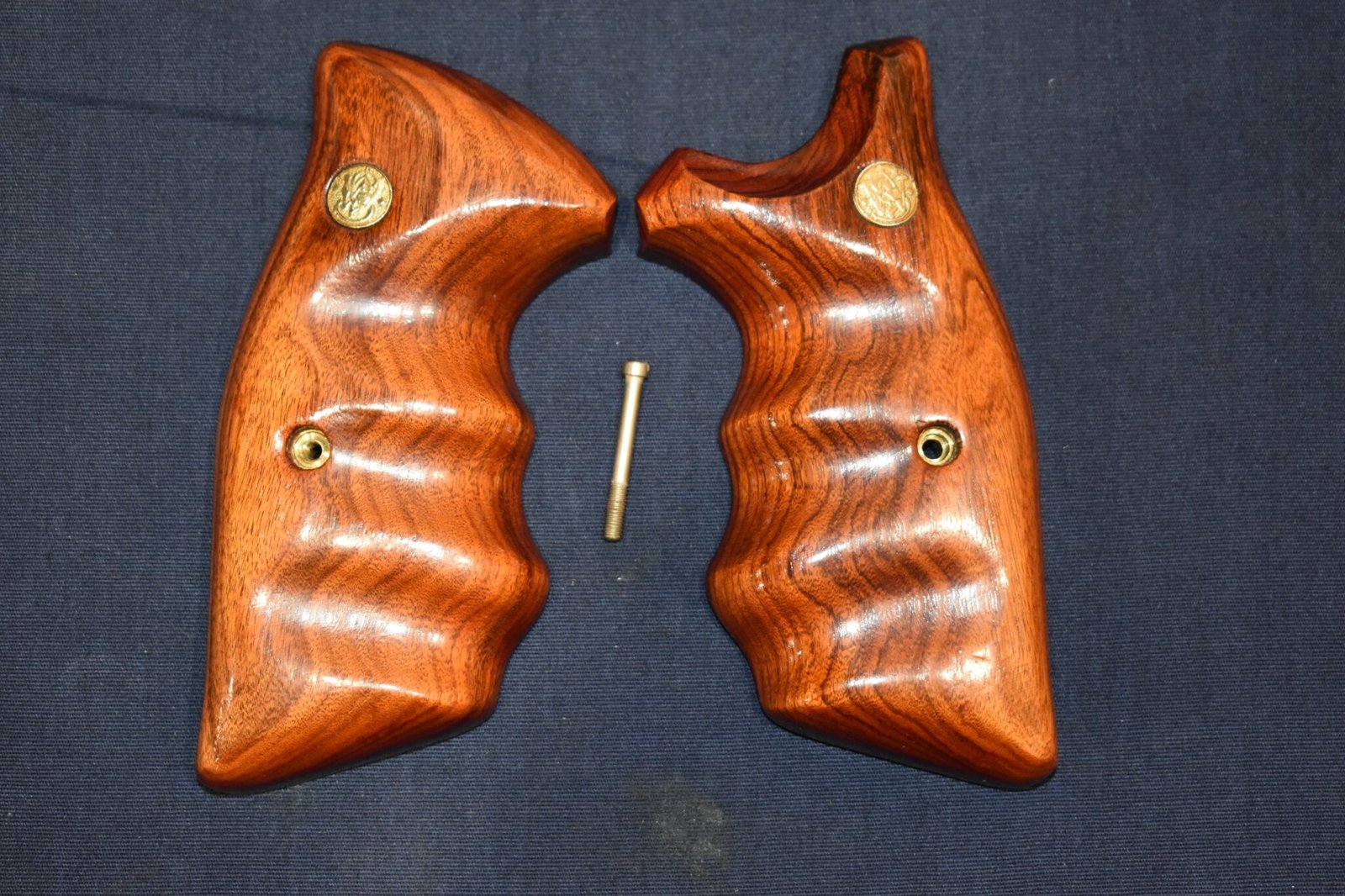 SMITH & WESSON K FRAME SQUARE BUTT FACTORY COMBAT GRIPS KSQC9