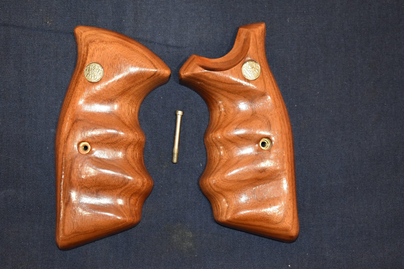 SMITH & WESSON K FRAME SQUARE BUTT FACTORY COMBAT GRIPS KSQC10