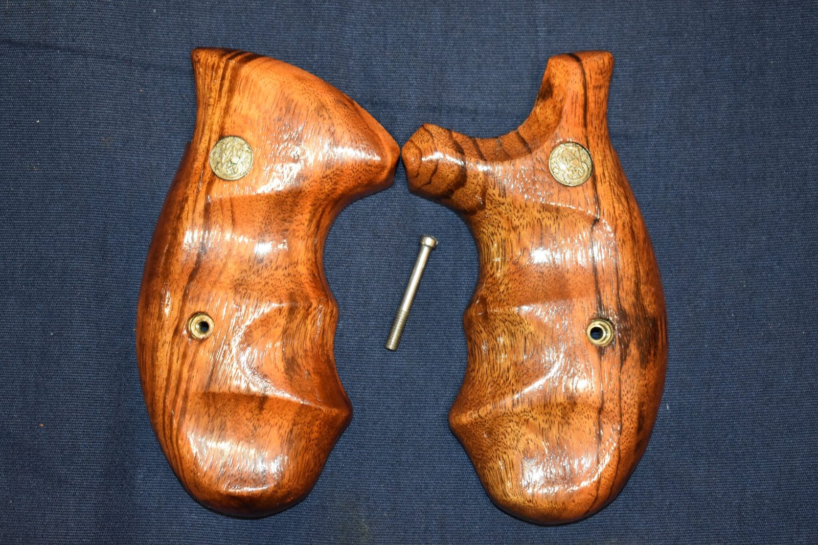 SMITH & WESSON K FRAME FACTORY ROUND BUTT COMBAT GRIPS KRBC6