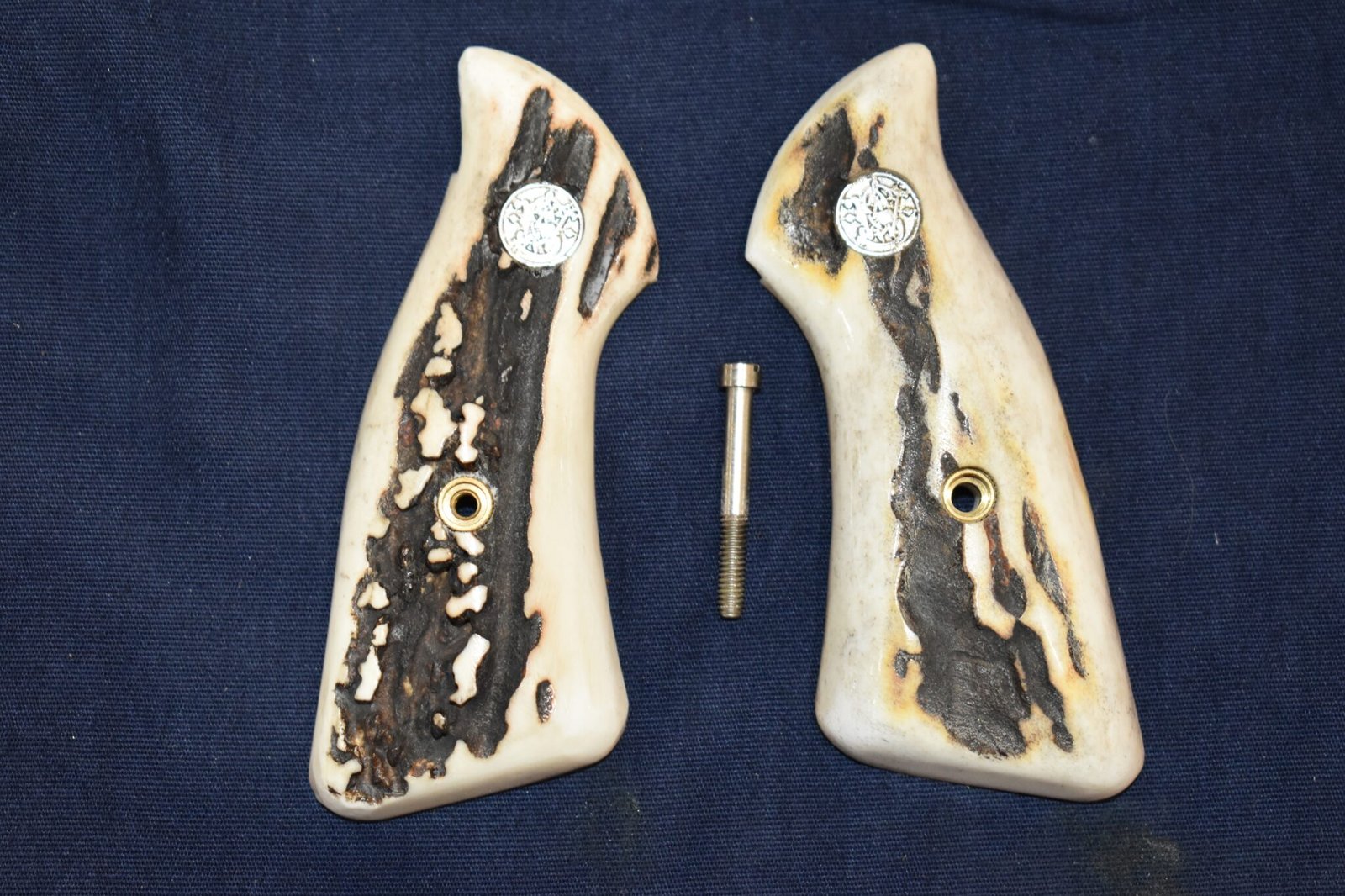 SMITH & WESSON J FRAME ROUND BUTT STAG GRIPS JSQS10