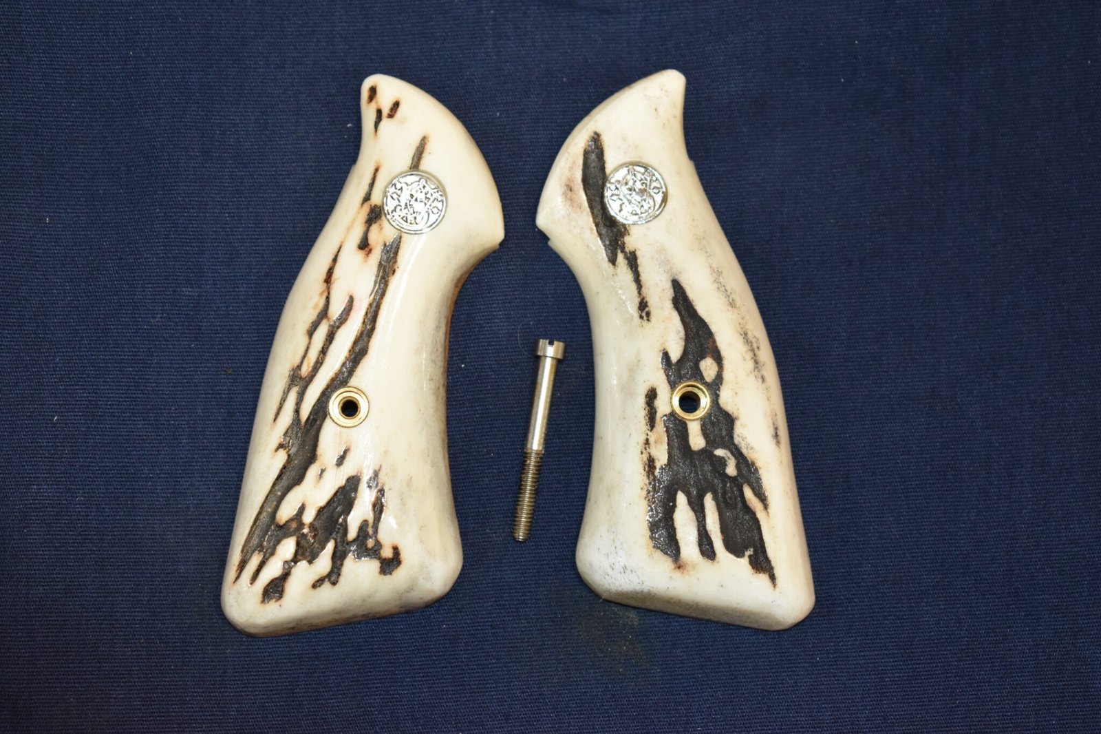 SMITH & WESSON J FRAME SQUARE BUTT STAG GRIPS JSQS11