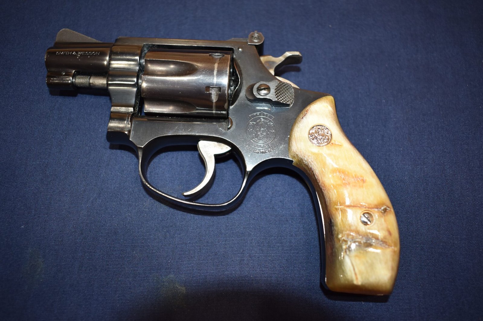 SMITH & WESSON J FRAME ROUND BUTT PREMIUM GRADE RAMS HORN GRIPS JRH9 - Image 4
