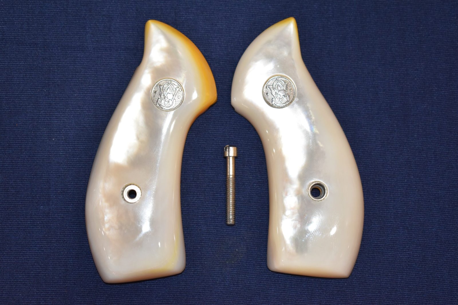 SMITH & WESSON J FRAME MOTHER OF PEARL GRIPS JMOP4