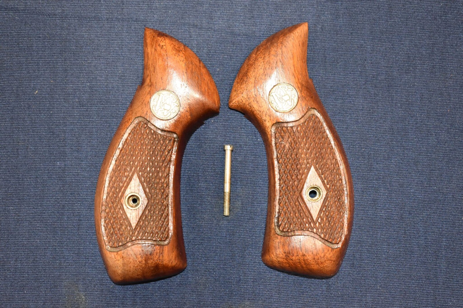 SMITH & WESSON J FRAME HIGH HORN DIAMOND MAGNA GRIPS JDM6