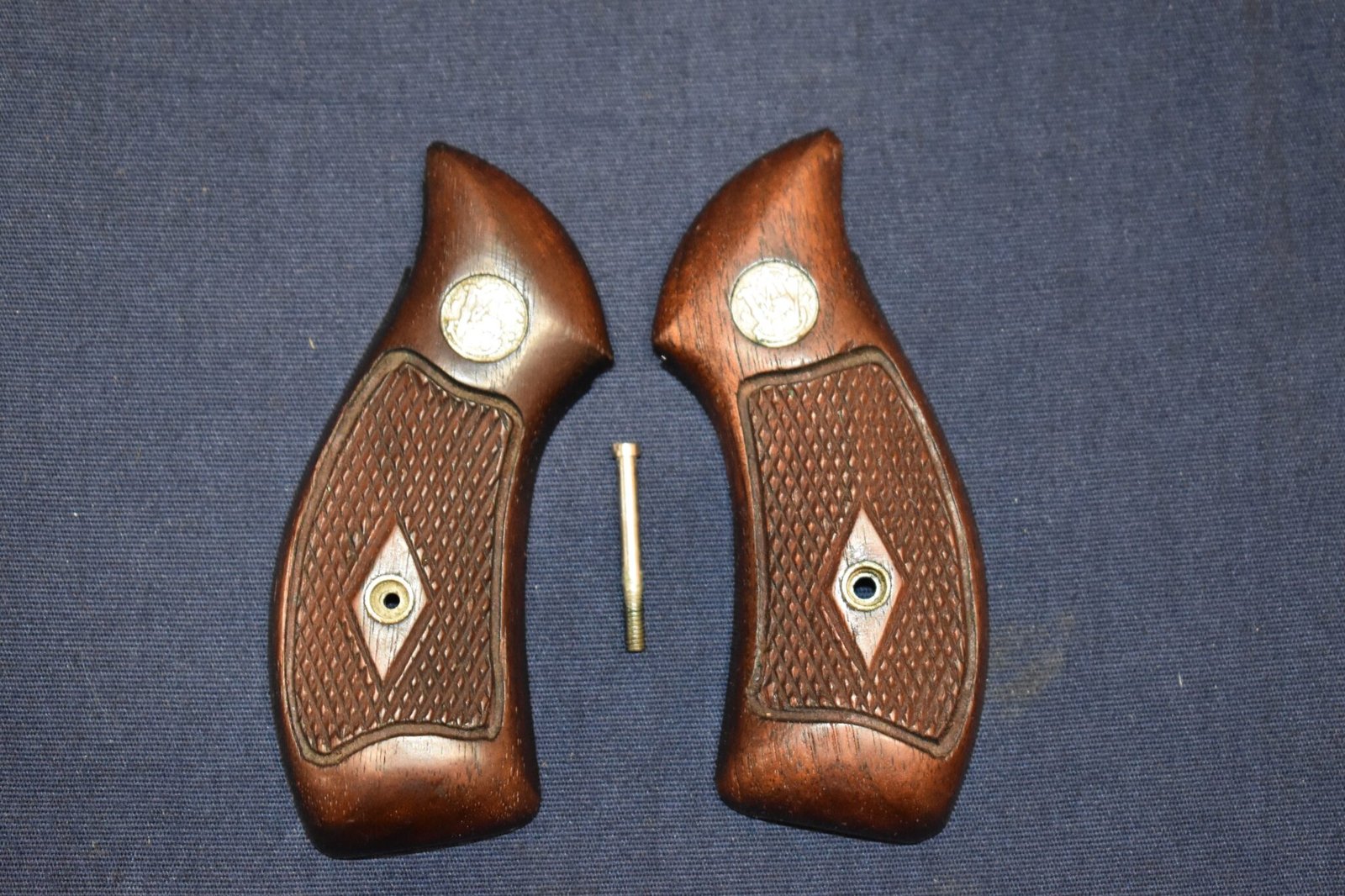 SMITH & WESSON J FRAME DIAMOND MAGNA GRIPS JDM7