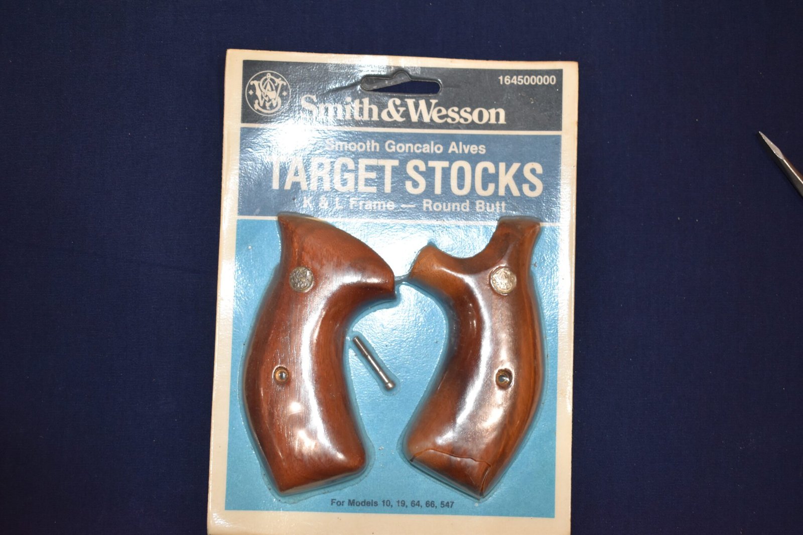 SMITH & WESSON FACTORY K FRAME ROUND BUTT PRESENTATION TARGET GRIPS NEW IN THE PACKAGE KRBTP3