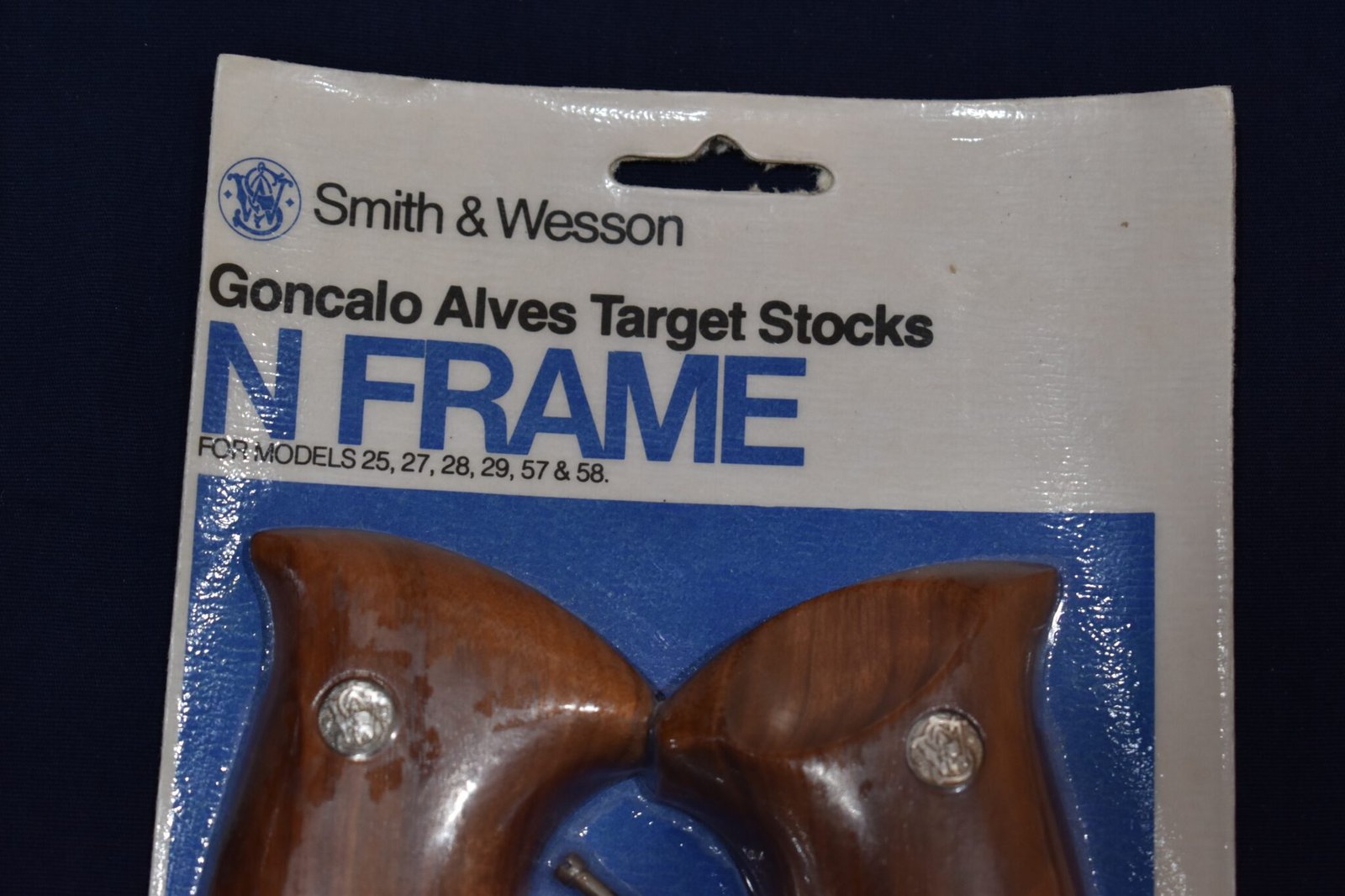 SMITH & WESSON FACTORY N FRAME PRESENTATION TARGET GRIPS NEW IN THE PACKAGE NT40 - Image 3