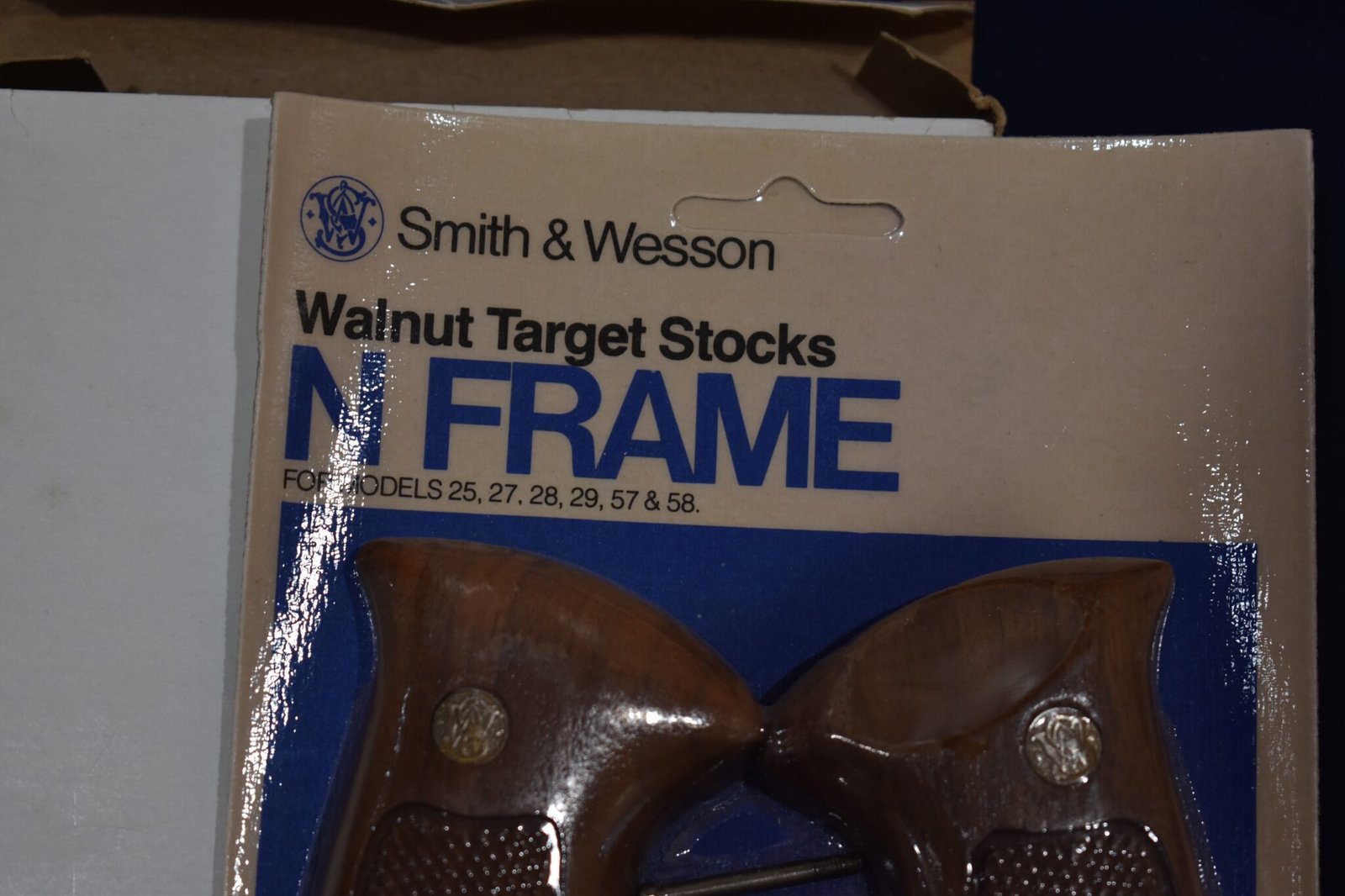 SMITH & WESSON FACTORY N FRAME TARGET GRIPS NEW IN THE PACKAGE NT39 - Image 3