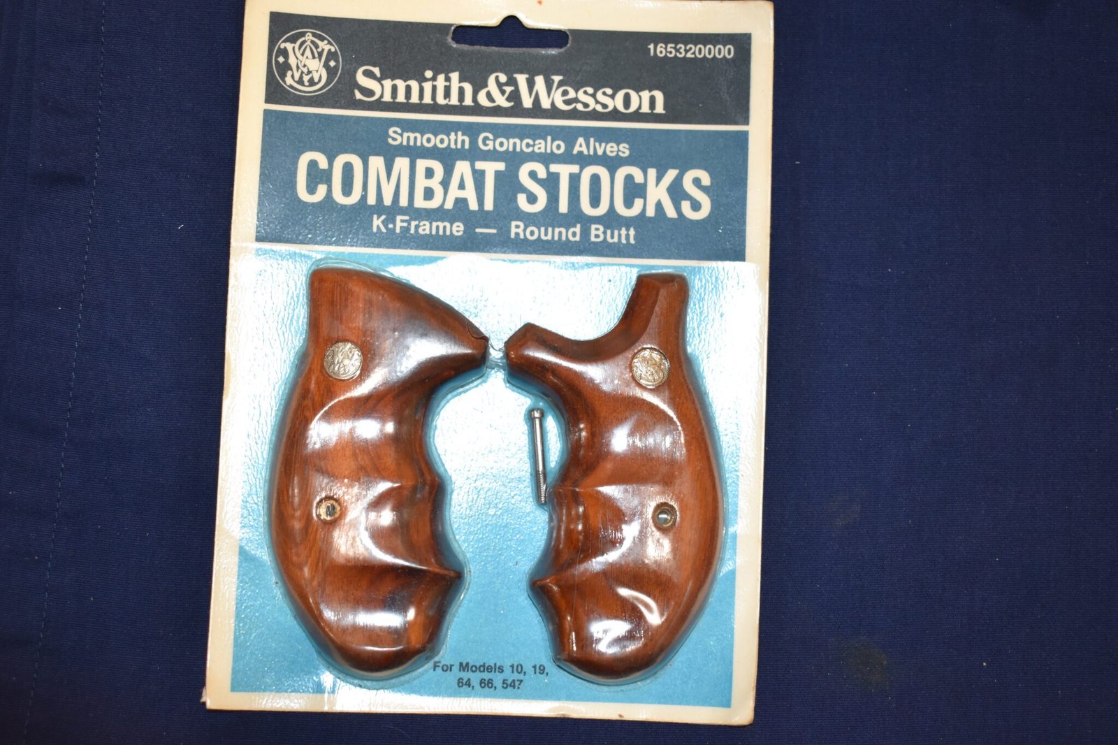 SMITH & WESSON K FRAME FACTORY ROUND BUTT COMBAT GRIPS NEW IN THE PACKAGE KRBC3