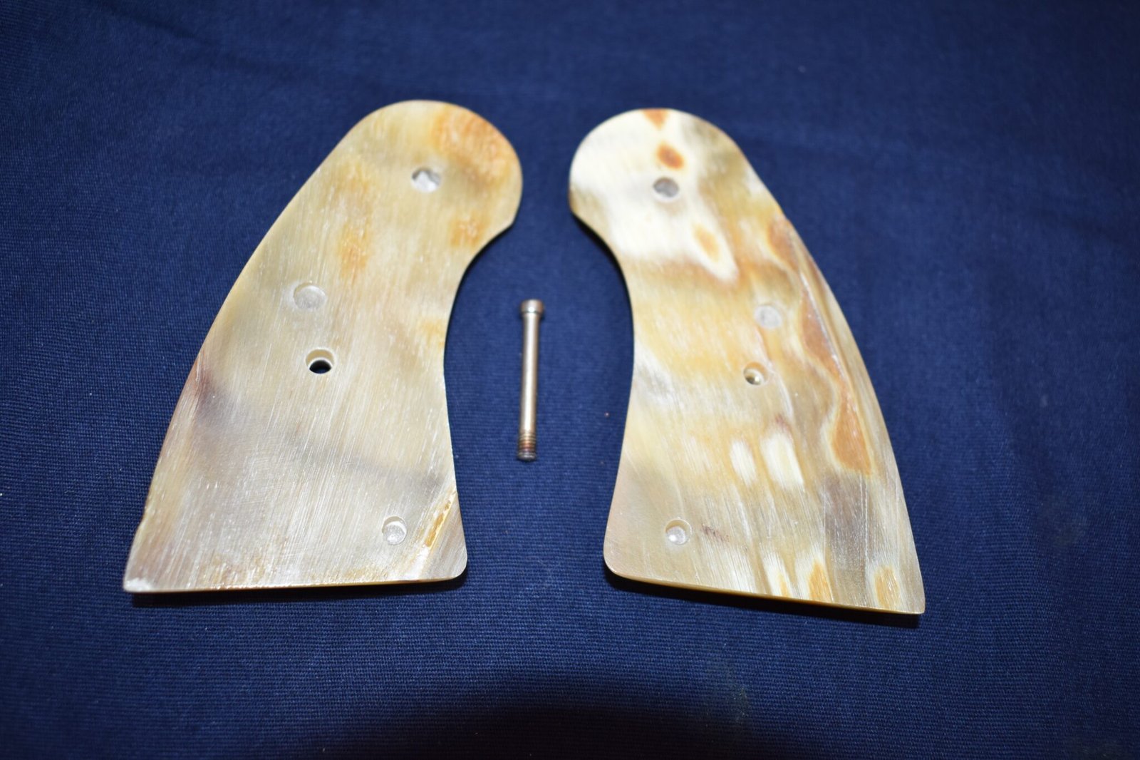 COLT PYTHON PREMIUM GRADE RAM'S HORN GRIPS CPRH10 - Image 3