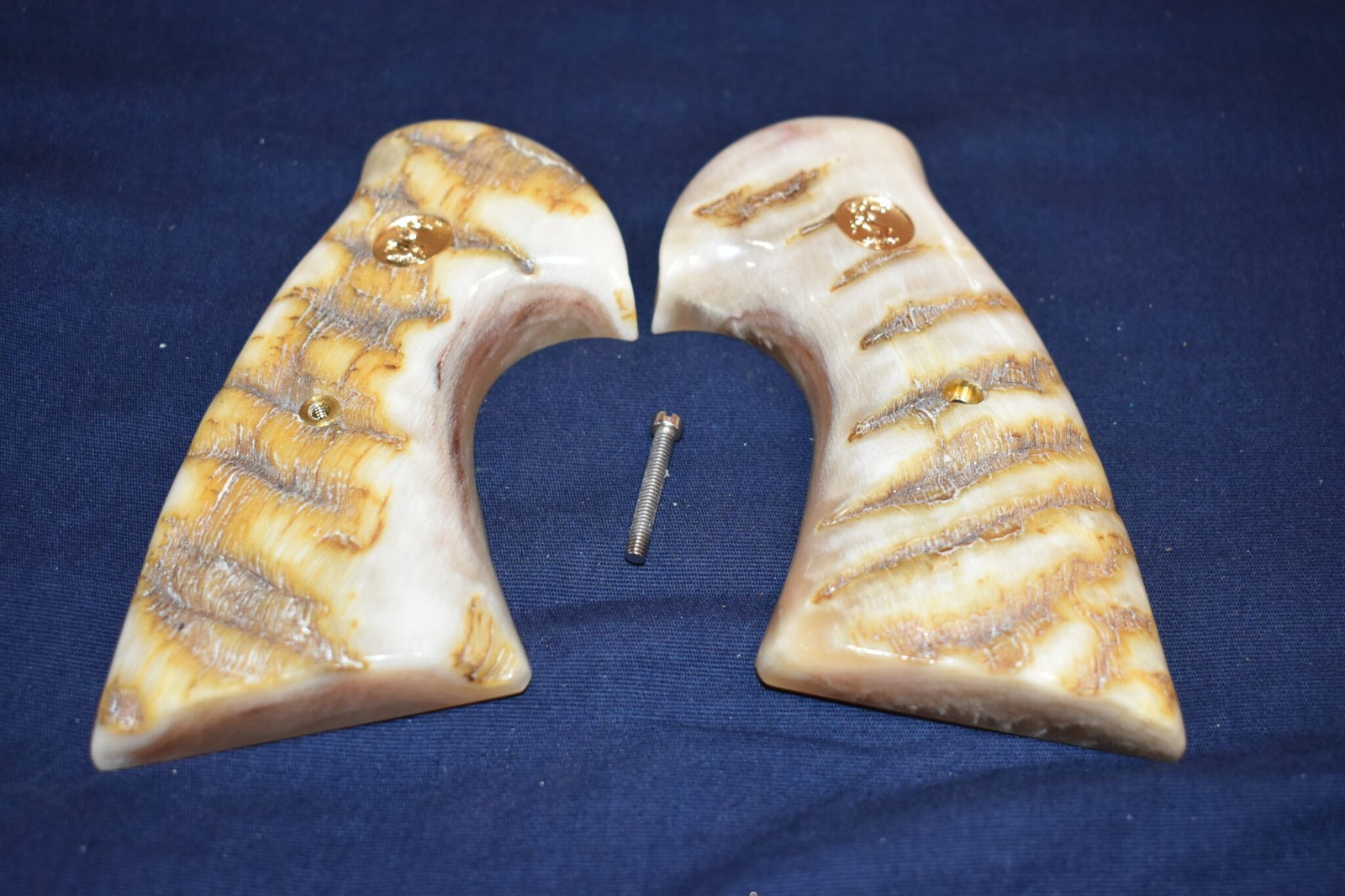 COLT PYTHON PREMIUM GRADE RAM'S HORN GRIPS CPRHT1 - Image 2