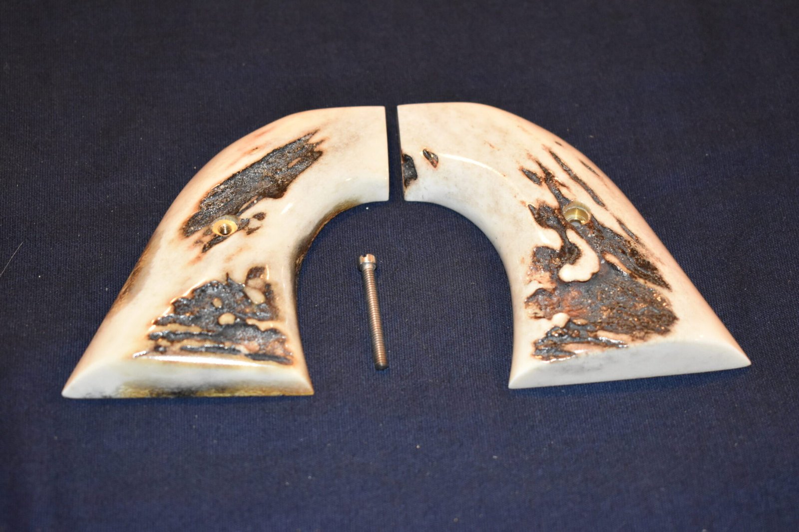 COLT SINGLE ACTION ARMY (S.A.A.) SAMBAR STAG GRIPS SAAS36 - Image 2
