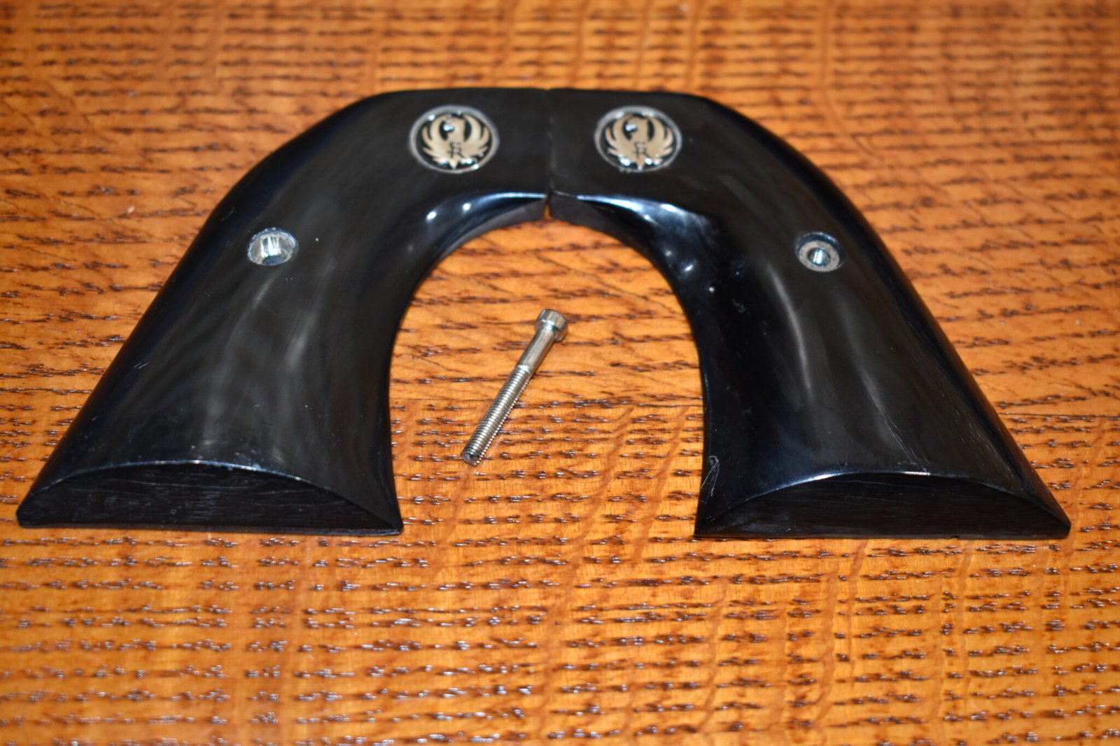 RUGER NEW VAQUERO SMOOTH BUFFALO HORN GRIPS RNVBH11 - Image 2