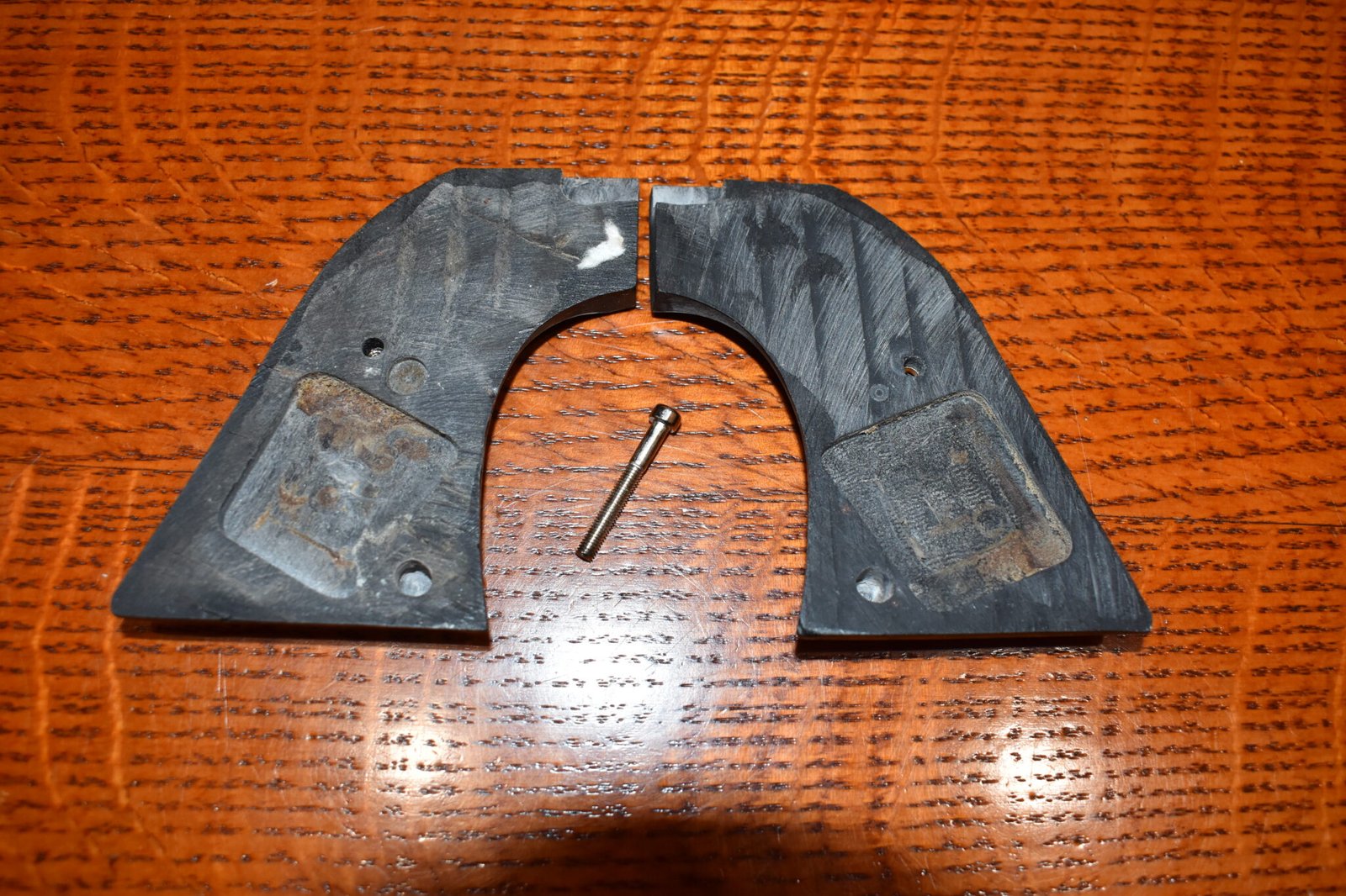 RUGER NEW VAQUERO SMOOTH BUFFALO HORN GRIPS RNVBH11 - Image 3