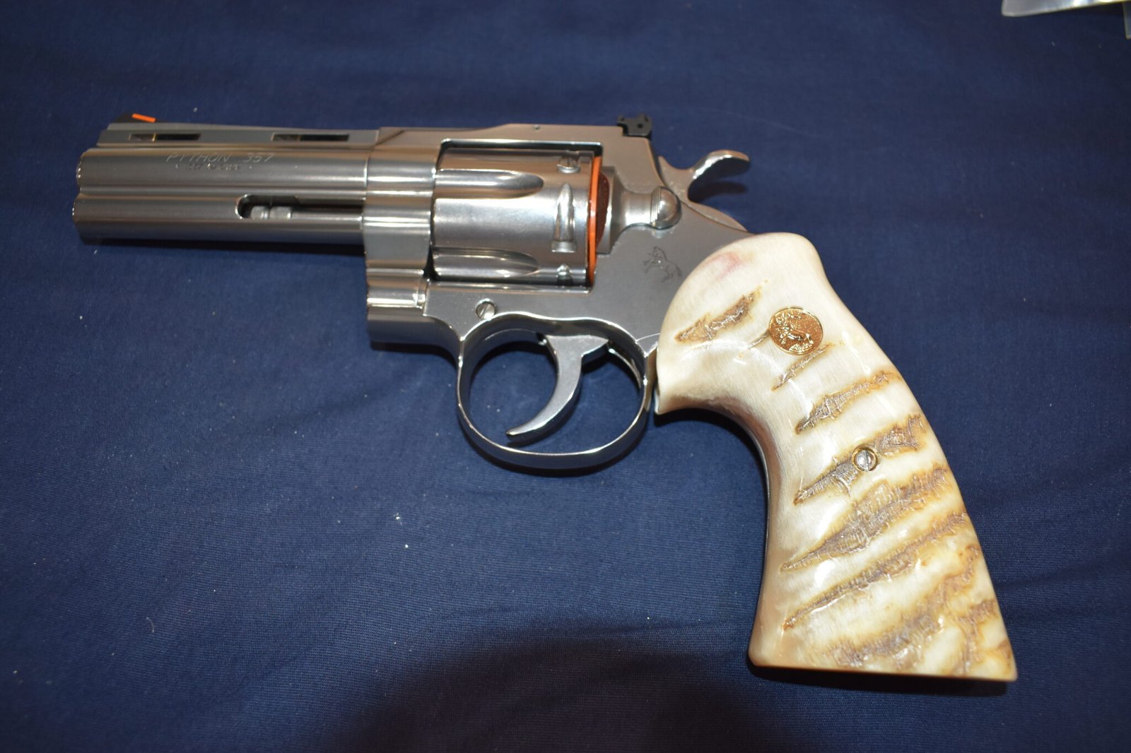 COLT PYTHON PREMIUM GRADE RAM'S HORN GRIPS CPRHT1 - Image 4