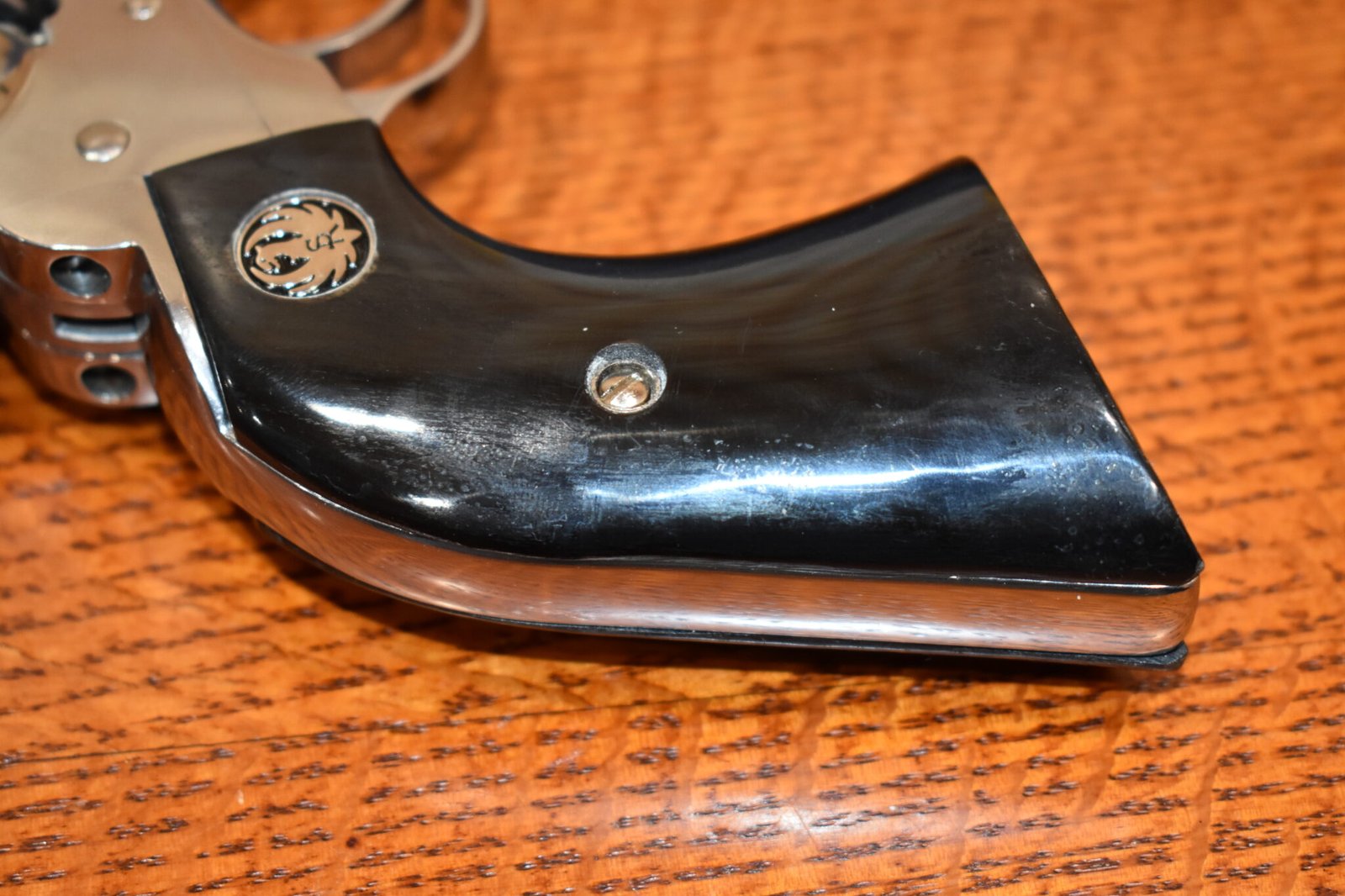 RUGER NEW VAQUERO SMOOTH BUFFALO HORN GRIPS RNVBH11 - Image 6