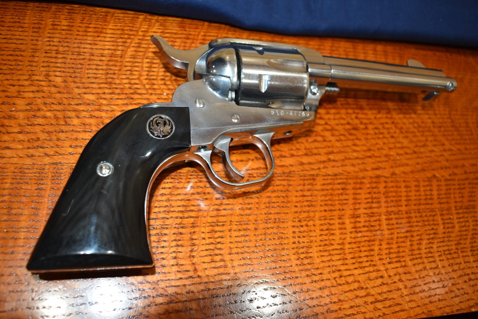 RUGER NEW VAQUERO SMOOTH BUFFALO HORN GRIPS RNVBH11 - Image 7