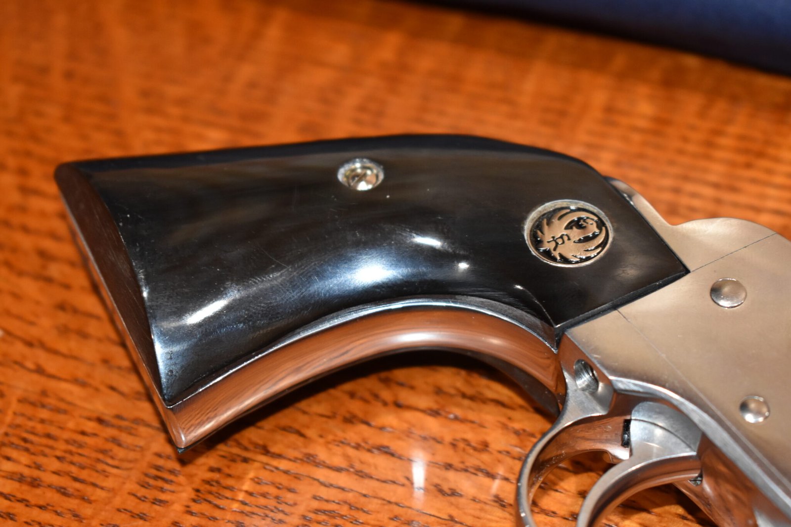 RUGER NEW VAQUERO SMOOTH BUFFALO HORN GRIPS RNVBH11 - Image 12