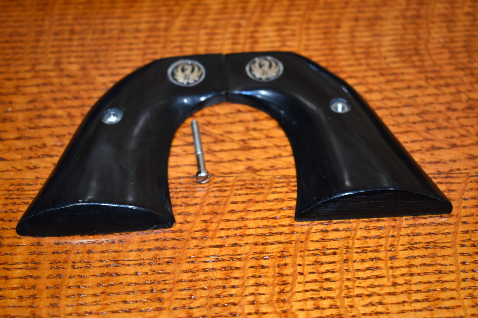 RUGER NEW VAQUERO SMOOTH BUFFALO HORN GRIPS RNVBH12 - Image 2