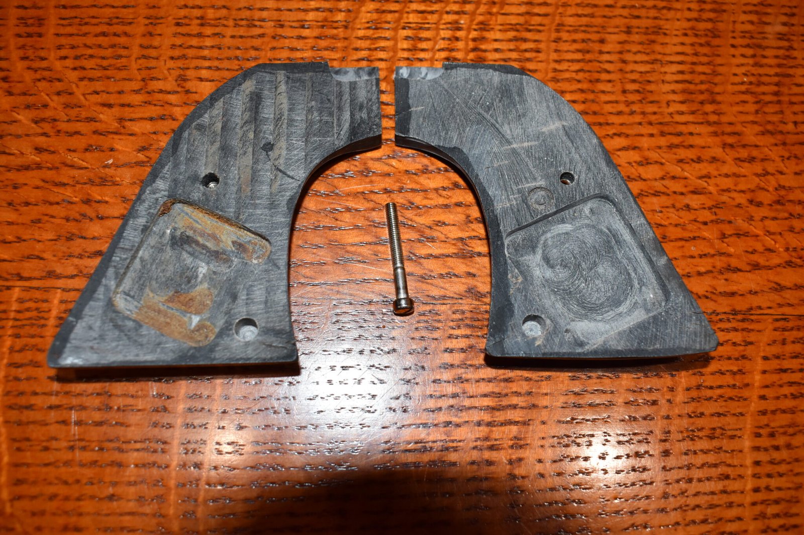 RUGER NEW VAQUERO SMOOTH BUFFALO HORN GRIPS RNVBH12 - Image 3