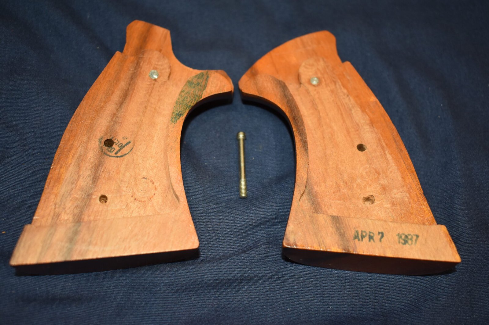 SMITH & WESSON FACTORY N FRAME TARGET GRIPS NT60 - Image 3