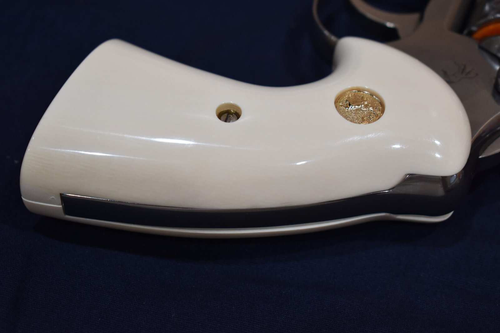 COLT I FRAME IVORY TARGET GRIPS FOR A COLT PYTHON CPIT1 - Image 5