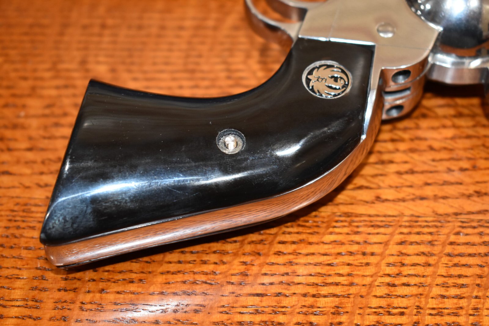 RUGER NEW VAQUERO SMOOTH BUFFALO HORN GRIPS RNVBH12 - Image 5