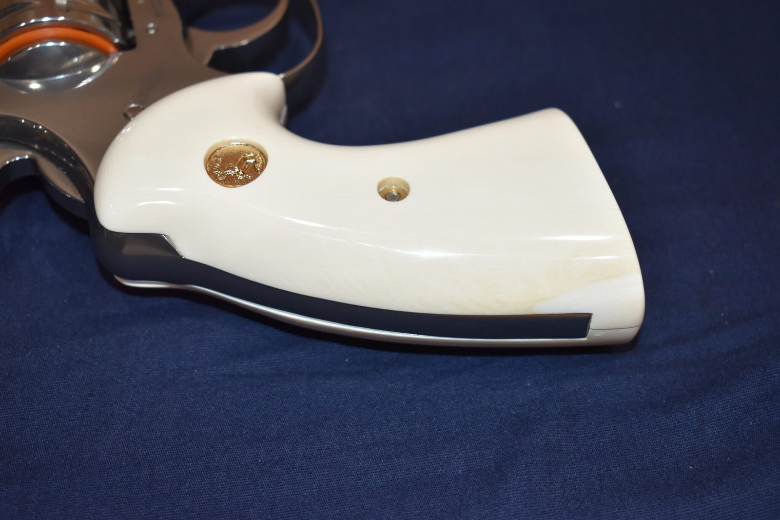 COLT I FRAME IVORY TARGET GRIPS FOR A COLT PYTHON CPIT1 - Image 6