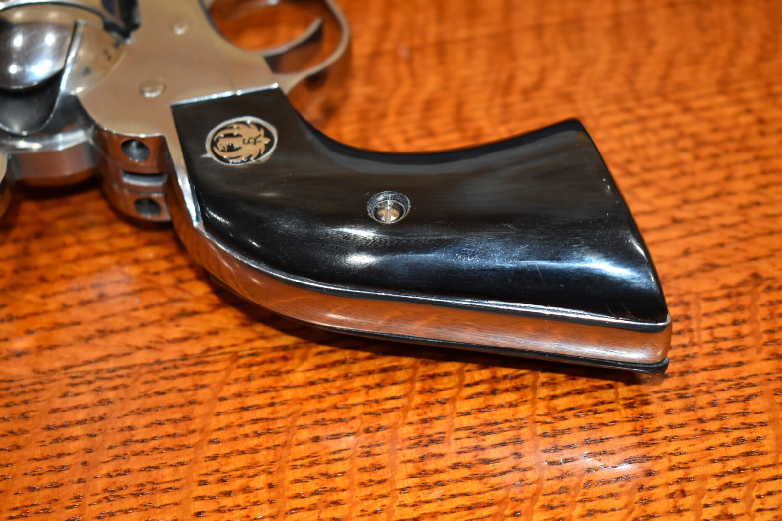 RUGER NEW VAQUERO SMOOTH BUFFALO HORN GRIPS RNVBH12 - Image 6