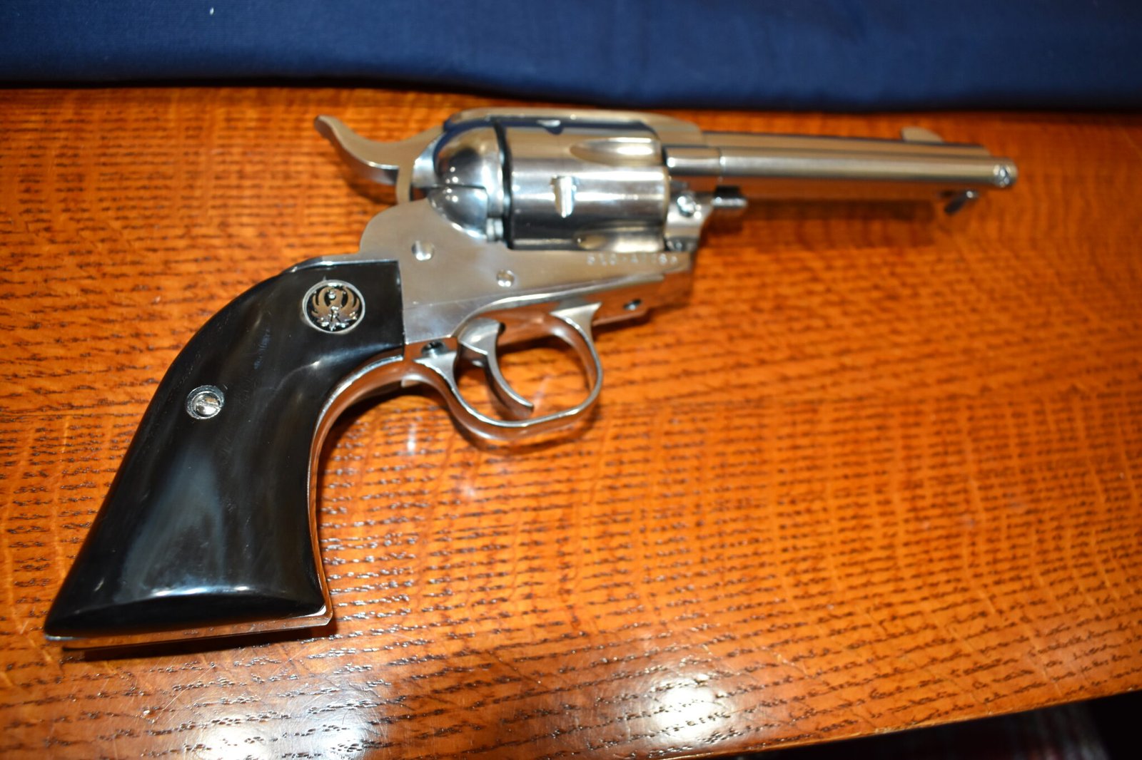 RUGER NEW VAQUERO SMOOTH BUFFALO HORN GRIPS RNVBH12 - Image 7