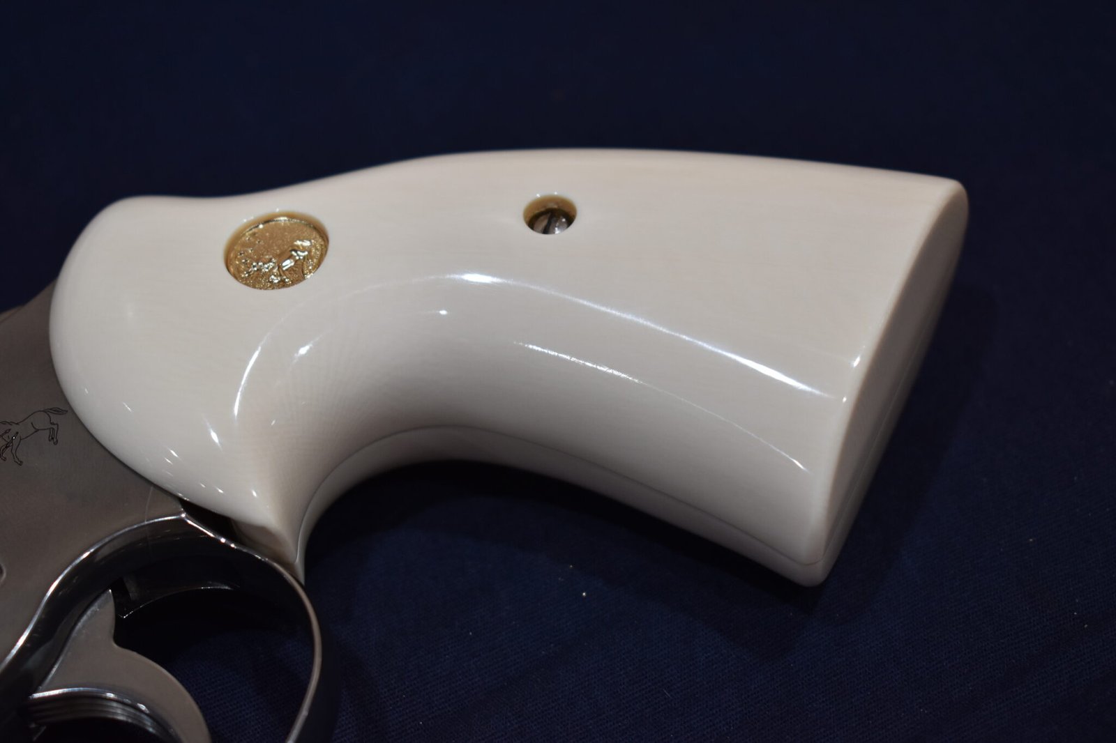 COLT I FRAME IVORY TARGET GRIPS FOR A COLT PYTHON CPIT1 - Image 12